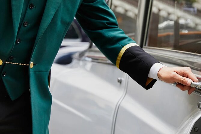 Airport Transfer From Seattle Airport to Hotels and Home - SeaTac Pickup That Lets You Start Your Day Faster