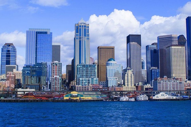 Arrival Private Transfer: Seattle Airport SEA to Seattle in Luxury SUV - Clean Car, Bottled Water, and Small Touches That Save Your Energy
