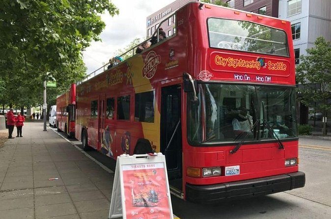 City Sightseeing Seattle HOHO Bus Tour + Bookable Extras - Sky View Observatory and Seattle Central Library: skyline plus a smart pause