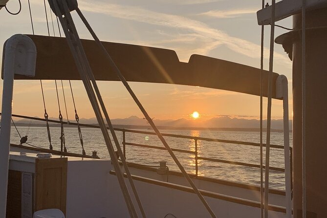 Evening Colors Sunset Sail Tour in Seattle - Drinks, Possible Cannon Salute, and What to Bring for Comfort