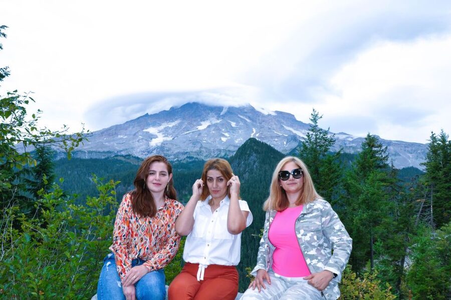 From Seattle: Customized Mount Rainier Tour - Guide style and languages: when narration makes the stops better