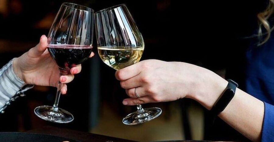 From Seattle: Full Day Seattles Wineries and Waterfalls Tour - Marymoor Park: A Guided One-Hour Reset