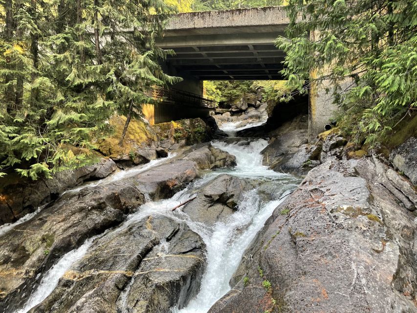 From Seattle/Kirkland/Bellevue: Leavenworth Exclusive Tour - Entering Leavenworth: two hours to shop, snack, and wander