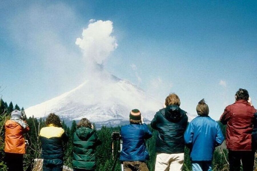 From Seattle: Mt Saint Helen Tour - Johnston Ridge Observatory: where science meets the view