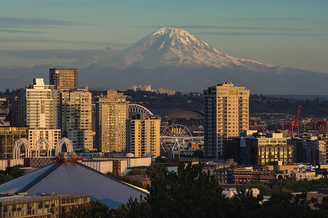 From Seattle: Private Seattle City Tour - Fisherman’s Terminal and Ballard Locks: where the water turns into a big moment