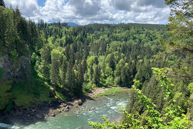 Guided forest hike to Seattle waterfalls incl. Snoqualmie Falls - Pace, footwear, and weather prep that actually helps