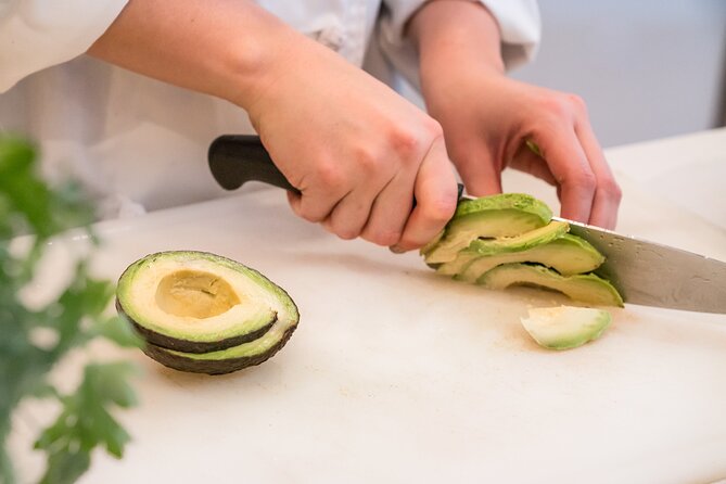 Japanese Sushi Cooking Class in Seattle (Includes 4-Course Meal) - Salmon Avocado Sushi Roll with Wasabi Mayo: The Flavor Balance Lesson
