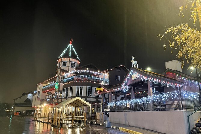Leavenworth Christmas Lights Tour from Seattle - Gold Bar photo stop: Bigfoot spotting and a 14 ft Harry Henderson carving