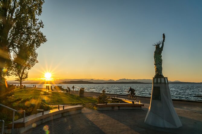 Night Tour of Seattle - Waterfront after dark: from industrial piers to modern energy
