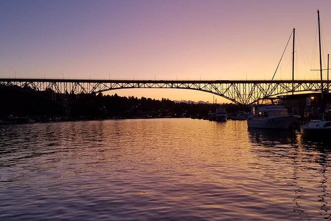 One-Hour Private Seattle Sightseeing Cruise - BYOB! - Gas Works Park and St. Marks Cathedral, Plus the Floating Home World