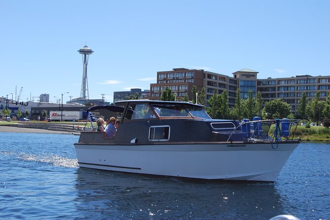 One Hour Social Sightseeing Cruise - BYOB! - Your captain and the social vibe that makes it work
