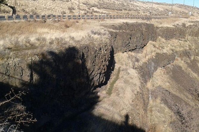 Scenic Landscapes Northwest Geology - Ice Age Floods Tour - Soap Lake: foaming minerals and a cool art stop