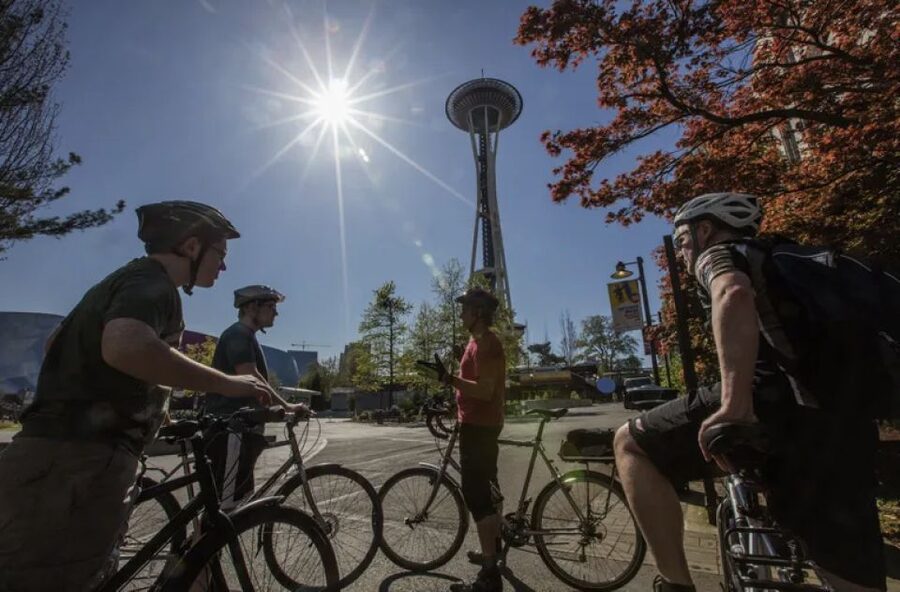 Seattle: 3 Hour Emerald City Standard Bike Tour - MoPOP, Pacific Science Center, and Climate Pledge Arena Without the Detour