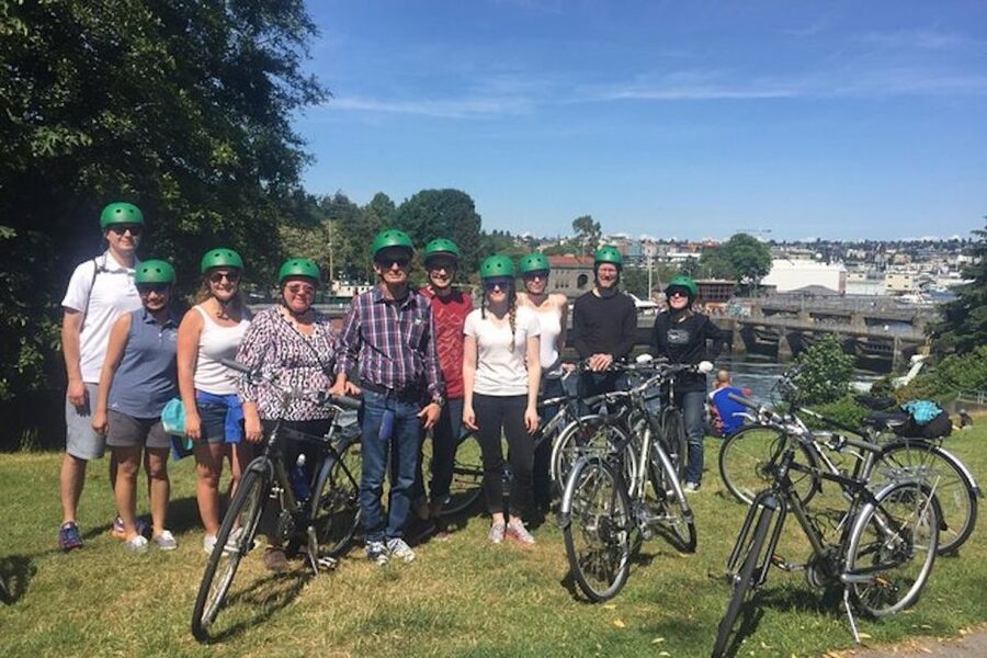 Seattle: 3 Hour Emerald City Standard Bike Tour - Ballard Locks and the Fish Ladder Break