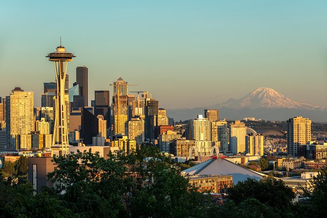 Seattle Cruise Excursion: Private Grand City Tour - Queen Anne Hill viewpoints, then the Ballard Locks engineering show