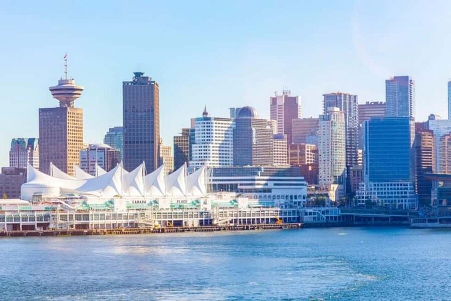 Seattle: Guided Day Trip to Vancouver - Stanley Park Photo Stop: Forest Paths and Totem Poles in One Hour