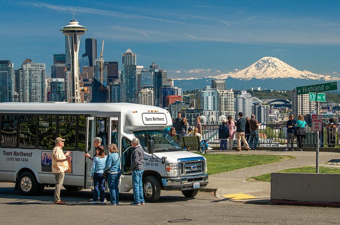 Seattle Land and Sea Tour Experience - Alki Beach for West Seattle photos in 15 minutes