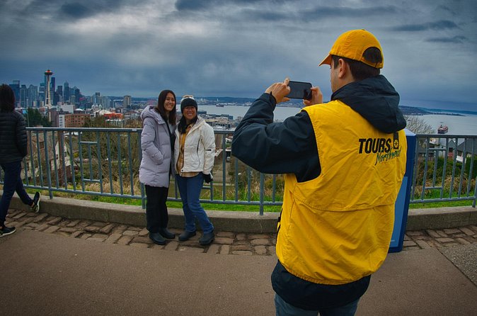 Seattle Land and Sea Tour Experience - Seattle Waterfront plus lunch browsing, then the Argosy cruise