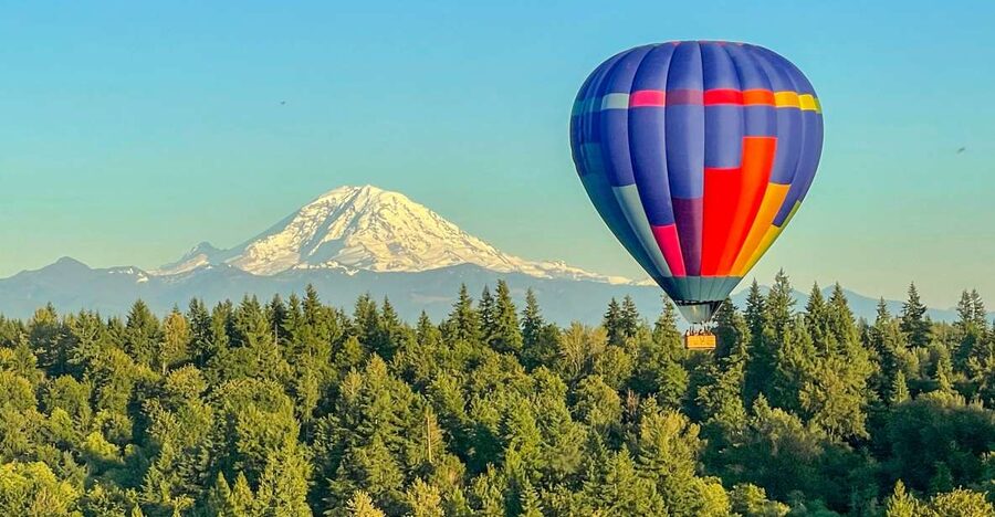 Seattle: Mt. Rainier Sunset Balloon Ride with Champagne - Seattle Ballooning sunset: the real magic is the light