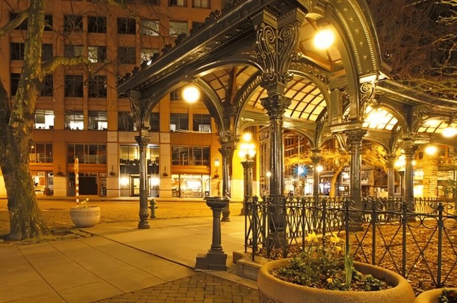 Seattle : Must-See Attractions Walking Tour With A Guide - Belltown stroll: the downtown-feeling Seattle change-up