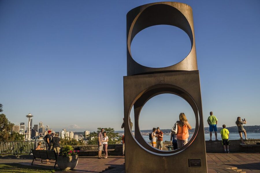 Seattle: Night Tour with Local Guide - Photo stops and pacing: what to expect when time is tight