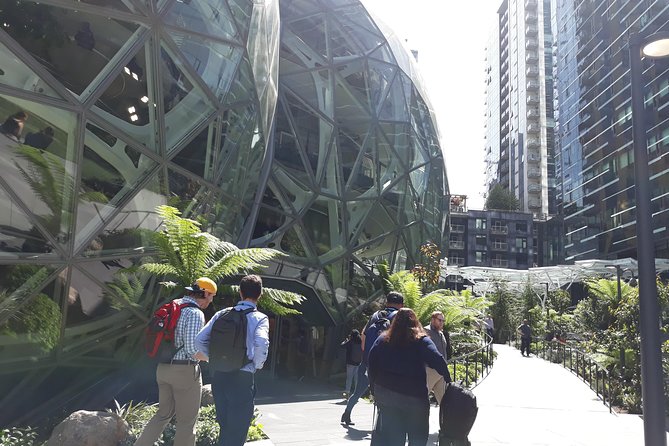 Seattle Private Tour for 2-5 - Chihuly Garden and Glass Plus Pike Place Market