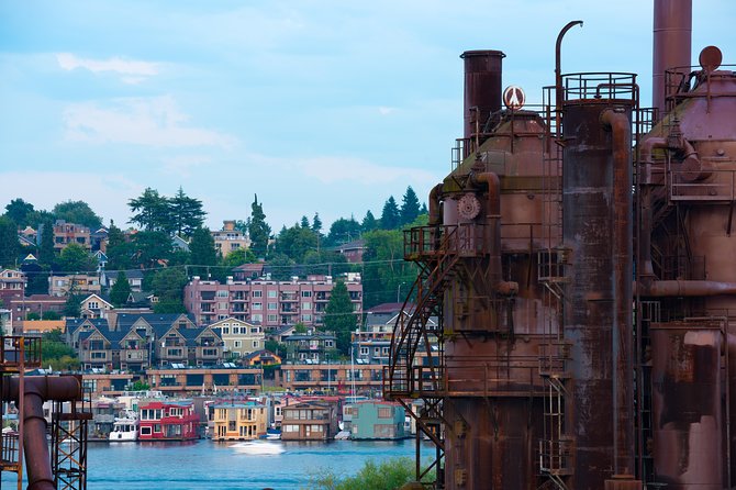 Seattle Scenic Panoramic Tour - A pause at Seattle’s largest university campus, and why it changes the tone