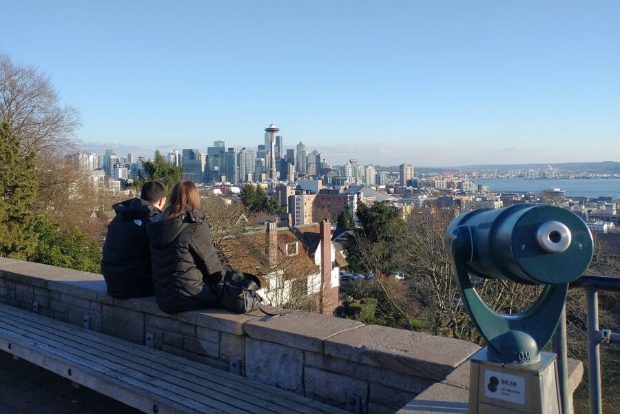 Seattle: Sightseeing Bus Tour with the Ballard Locks - Transportation comfort and photo strategy on a climate-controlled bus