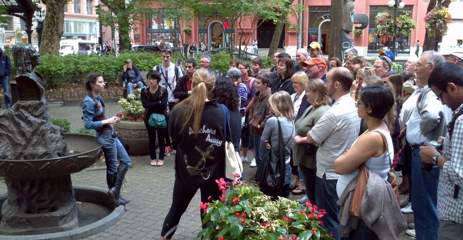 Six Women - A Historical Walking Tour - Six Stops, Six Roles: Native Princess, Gay Icon, Swindler, Zealot, Madame, Mayor