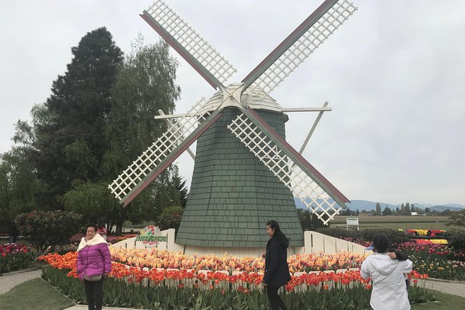 Skagit Valley Tulip Festival Day Tour from Seattle - Getting your spring souvenirs right: tulip bulbs and U-pick stems