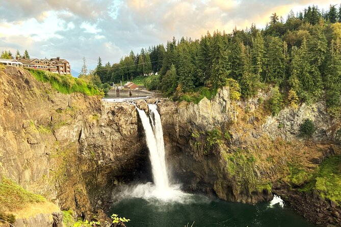 The Best of Seattle and Majestic Snoqualmie Waterfalls - Pioneer Square and Pike Place Market: guided time with quick breathing space