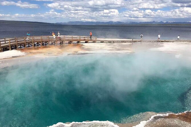 Yellowstone Grand Teton and Coeur d’Alene 5-Day Tour from Seattle - Day 1: Coeur d’Alene Cruise option, the 50,000 Silver Dollar bar, then Missoula